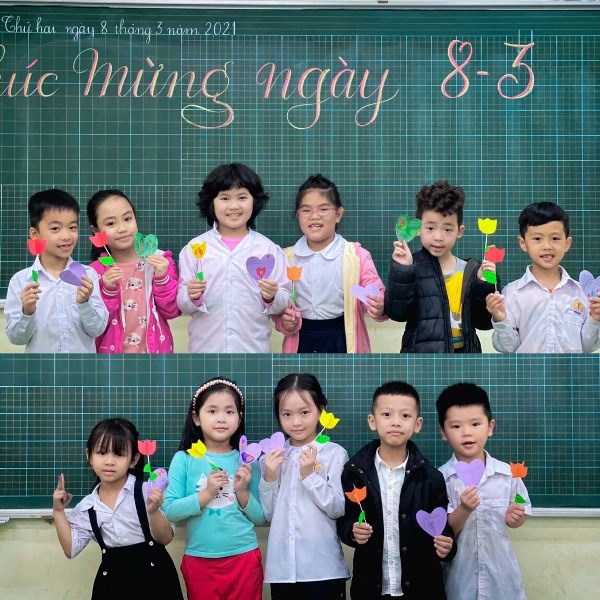 Học sinh lớp 1E làm thiệp chúc mừng các bà, các mẹ, các chị, các em nhân ngày 8/3